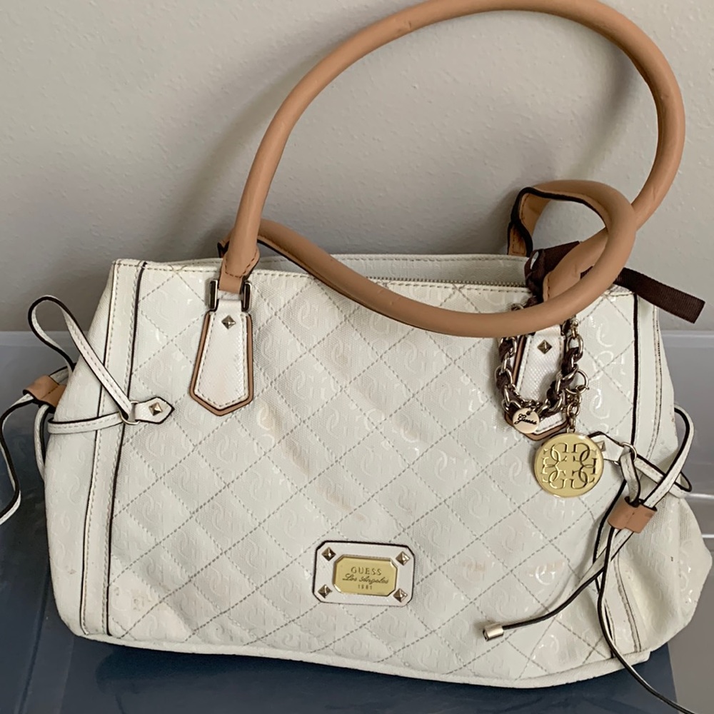 Guess medium size shoulder bag
